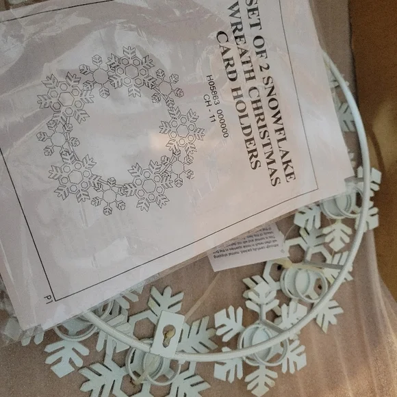 Snowflake Wreath Christmas Card Holders - Set of 2 - Picture 2 of 3
